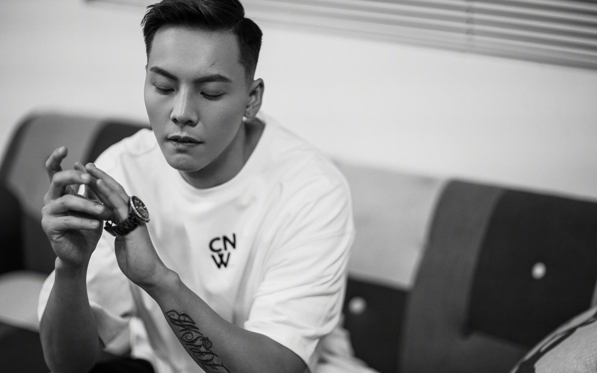 AYX官网-赛场“秀技”盛宴：传球、扣篮、突破的极致表现，球星扣篮视频