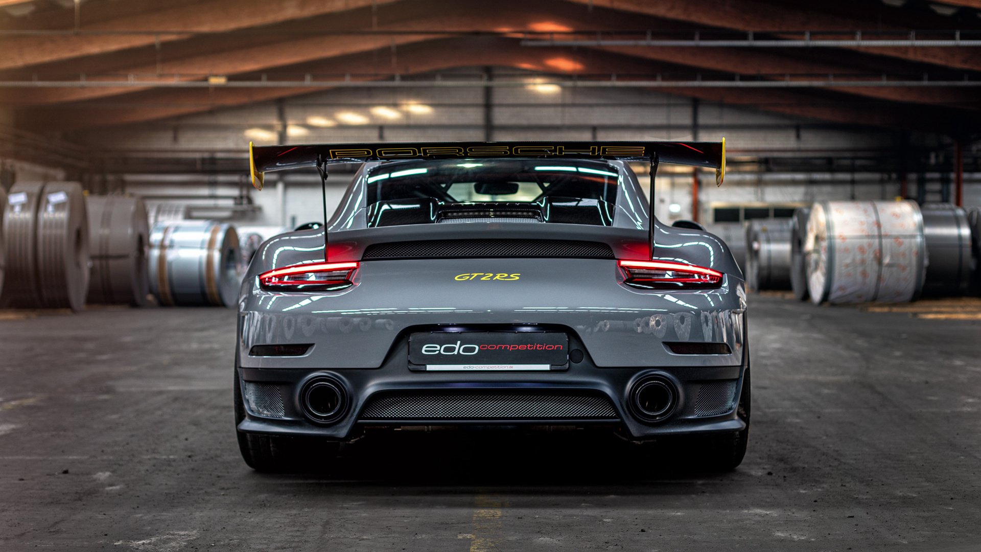 “简阳文体中心:羽毛球决赛进入白热化阶段,紧张刺激”