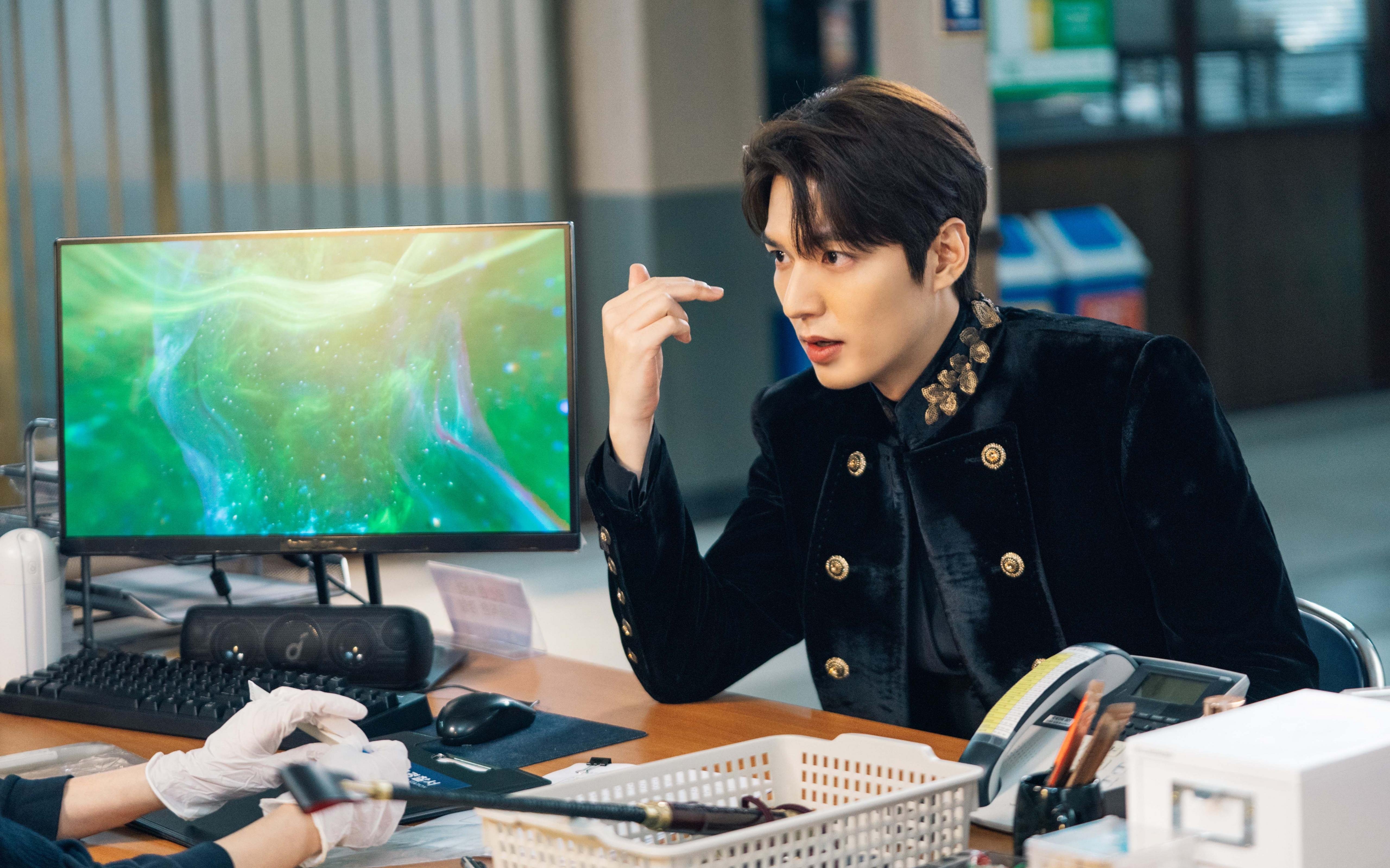 体育教师走进校园开设讲座引导青少年树立健康运动观念,体育教师讲座主题