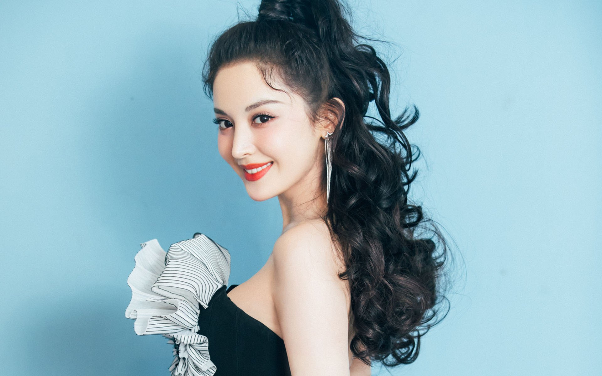 阿伦·斯密斯:全黑队的半场控制者,助力球队构建完美战术,阿隆内斯密斯